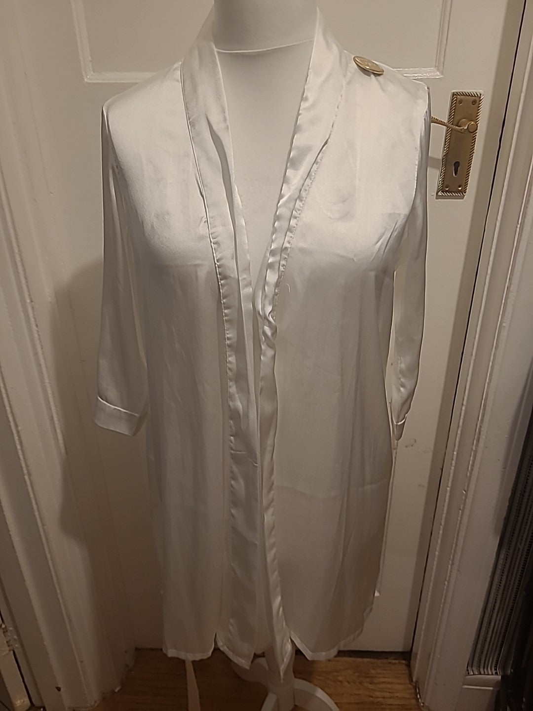Ladies Boohoo Size Large White Silky Bride Dressing Gown