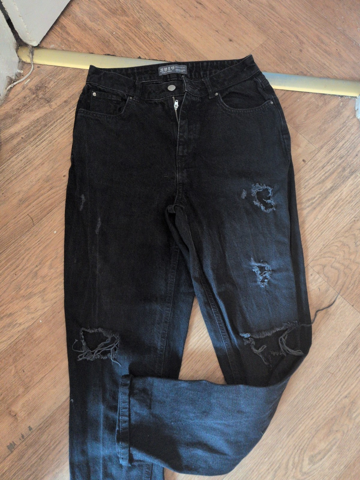 Ladies Denim&Co Size 10 Black Ripped Jeans