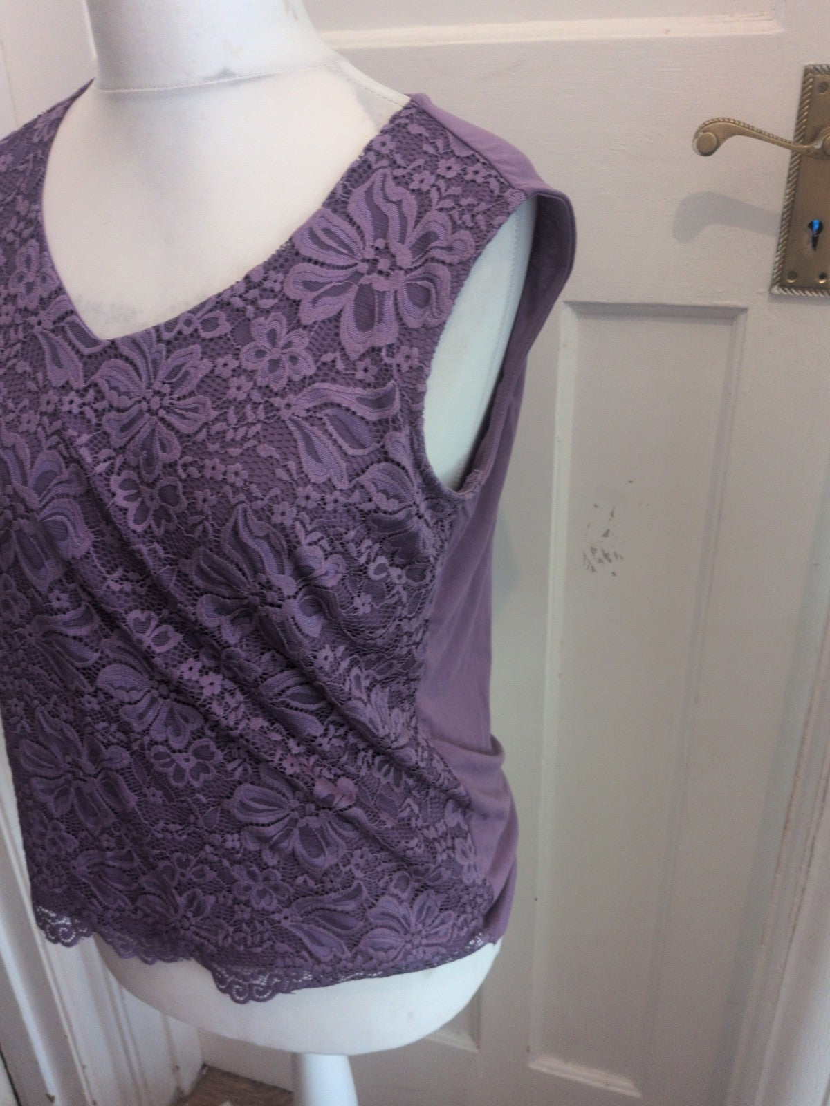 Ladies Bonmarche Lilac Lace Top Sleeveless V Neck Size 12 Free Delivery