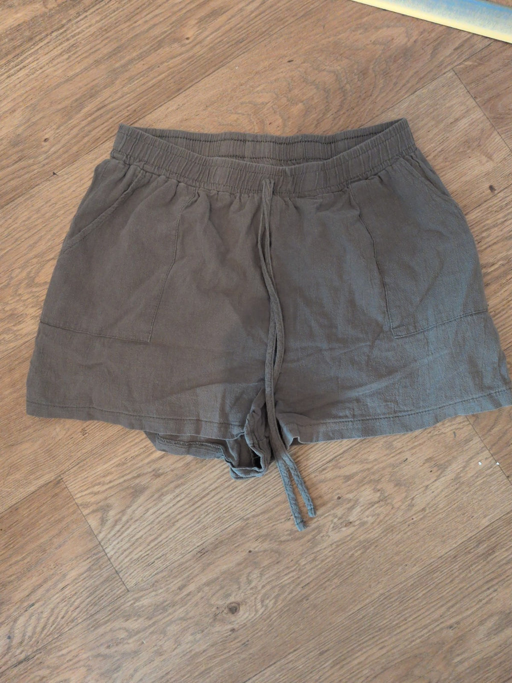 Ladies Shein Size Large Khaki Green Elasticated Shorts
