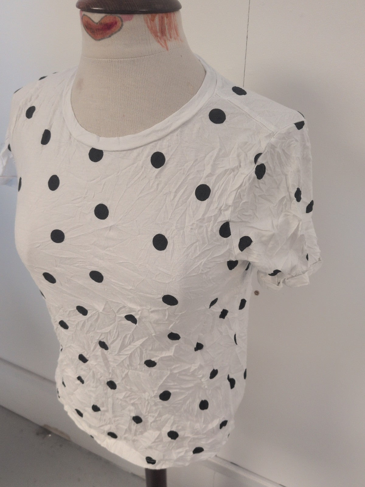 Ladies Tu Size 8 White With Black Spots Round Neck Short Sleeve T-shirt