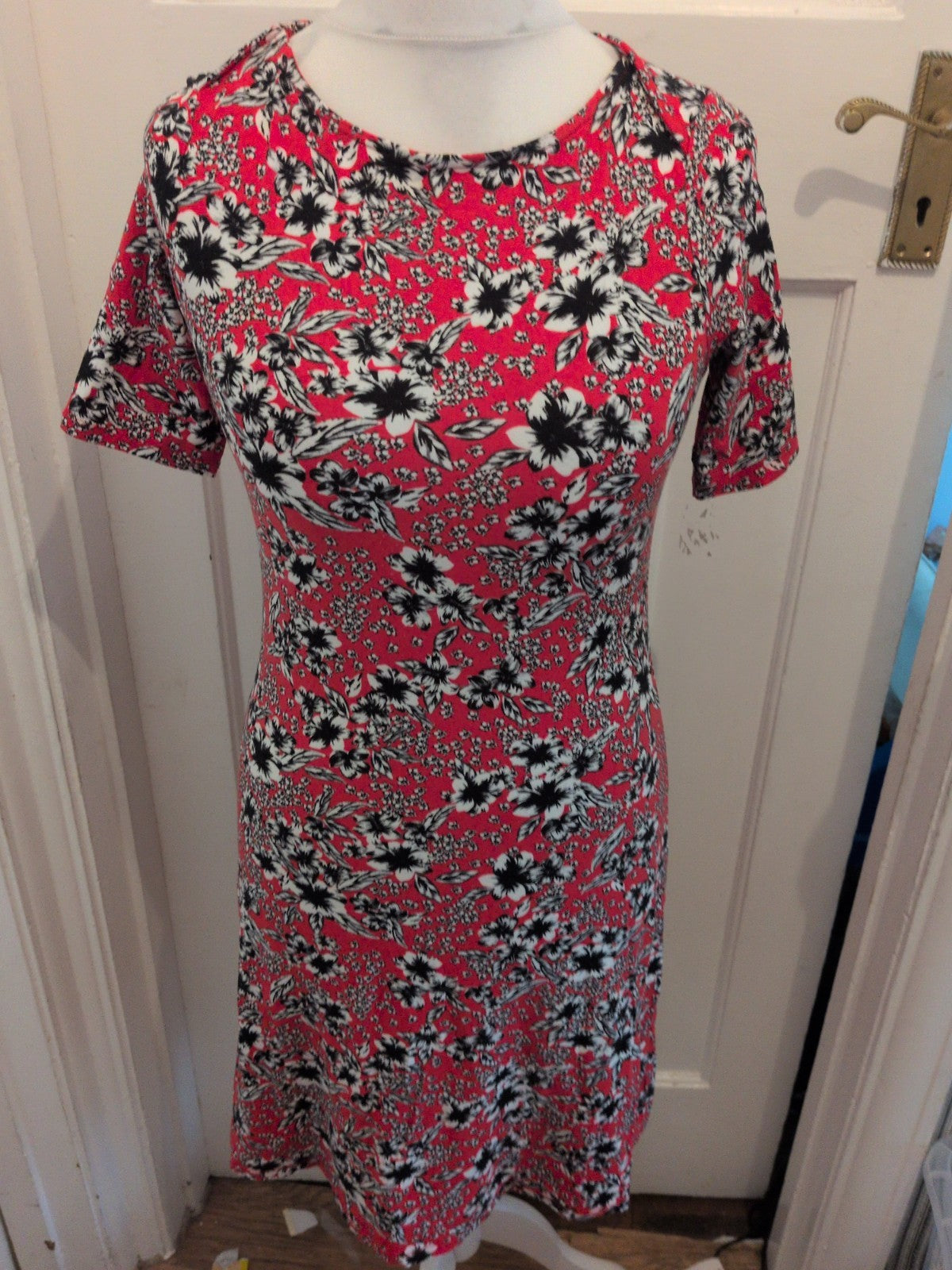 Marks And Spencer 8 Red And Black Floral Short Sleeve Flared Dress