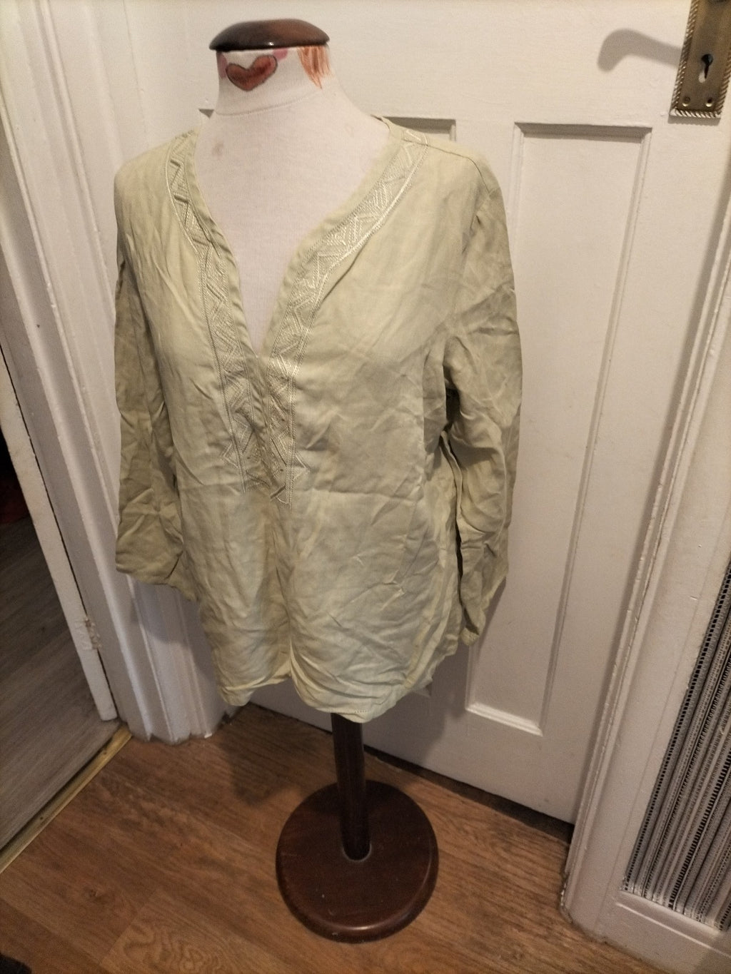 Ladies Marks And Spencer Size 18 Pale Green V Neck Long Sleeved Blouse