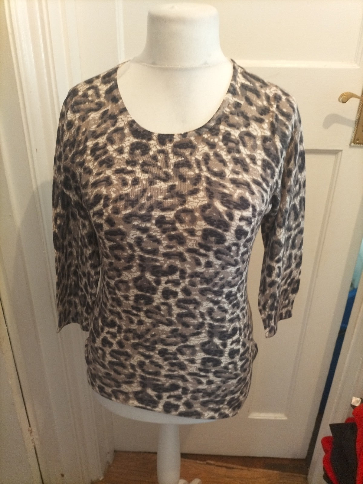 Ladies BM Collection Size Small Animal Print Long Sleeved Blouse