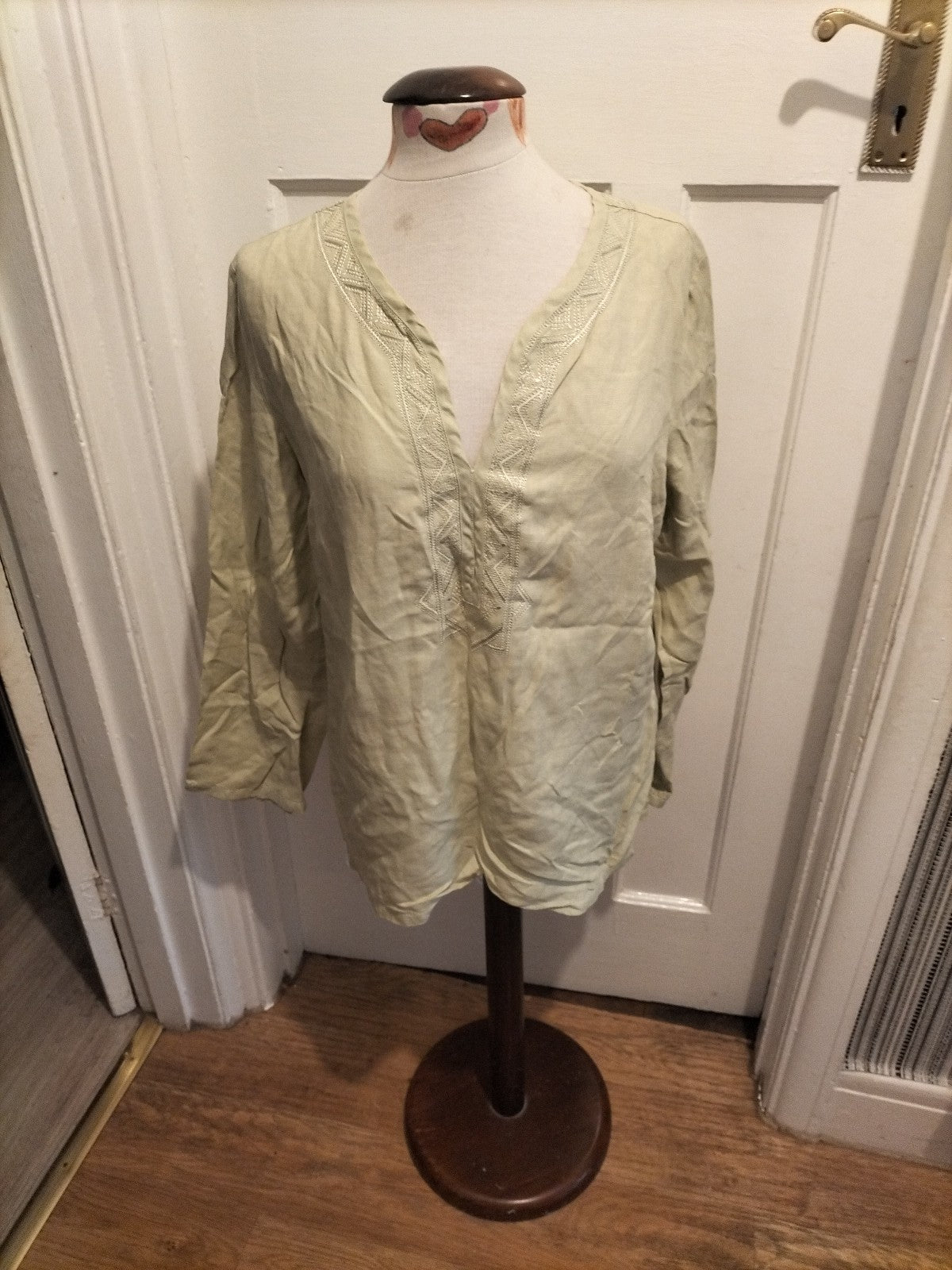 Ladies Marks And Spencer Size 18 Pale Green V Neck Long Sleeved Blouse