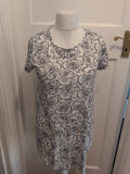 Beloved Woman Medium White The Rose Outline Short Sleeve Dress Knee-midi