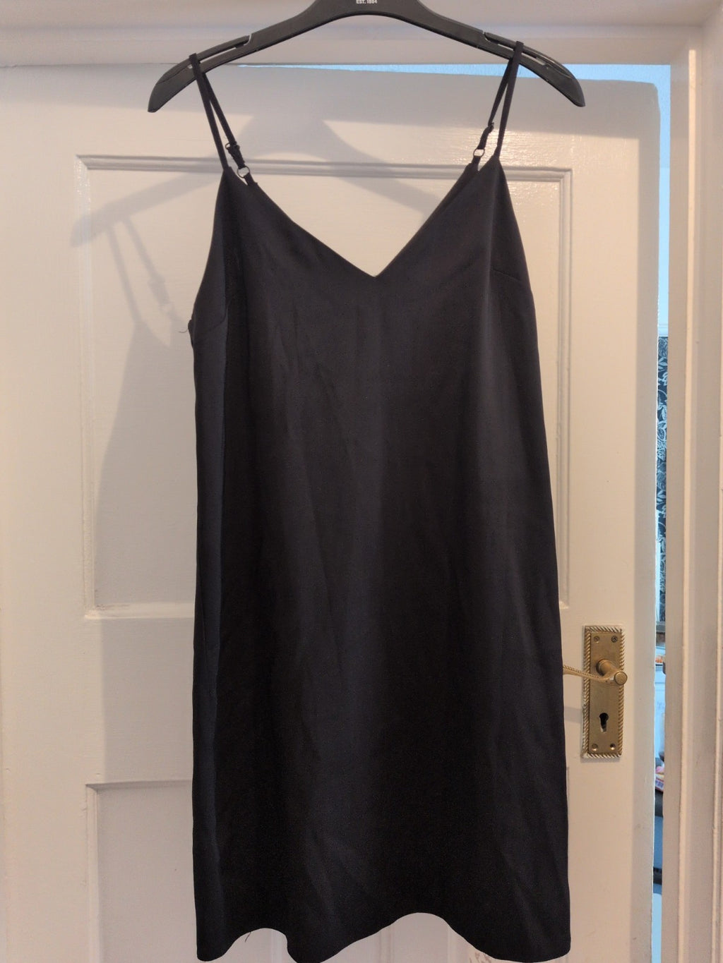 Ladies ASOS Size 6 Black V Neck Sleeveless Knee Length Dress