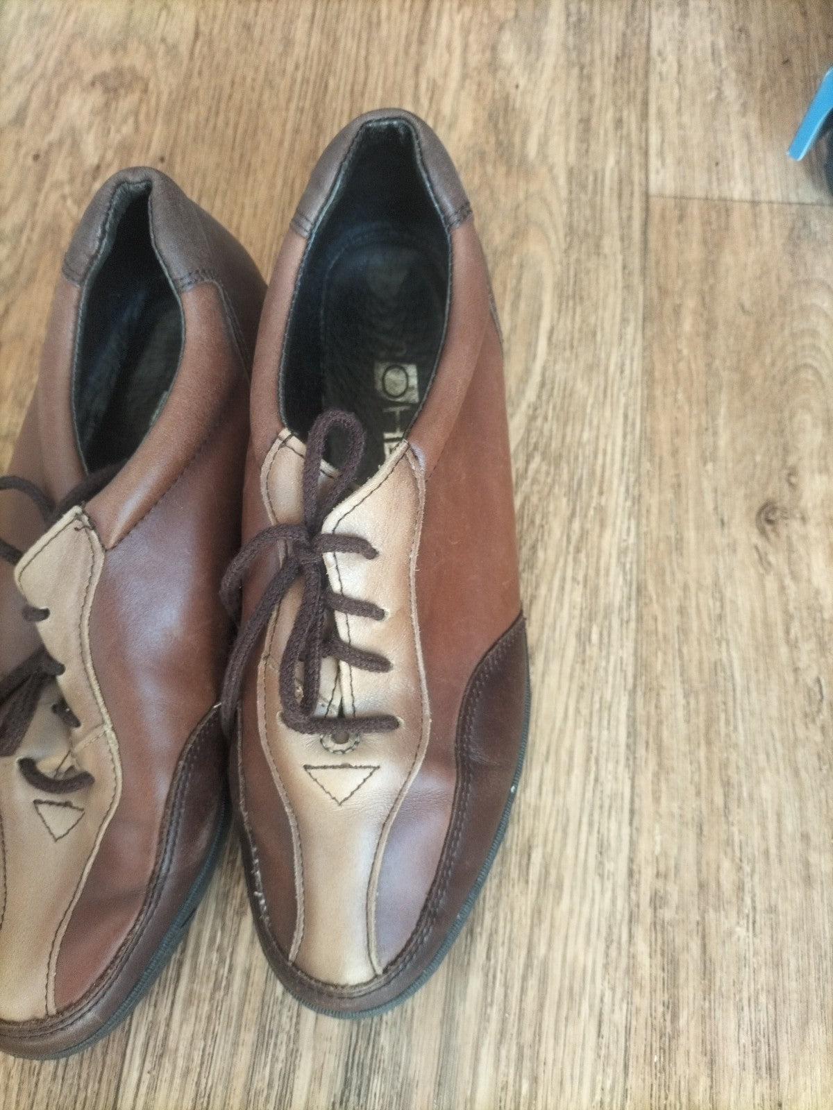 Ladies Rohde Size 4 Brown Tie Up Shoes