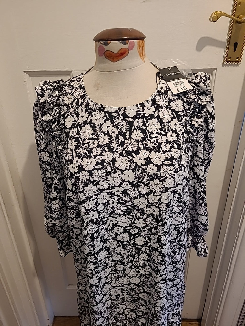 Brand New Ladies Peacocks Size 12 Black And White Floral Short Sleeved Dress