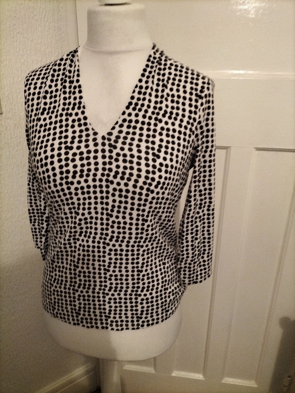 Ladies Hobbs Size Medium Spotted Long Sleeved Blouse