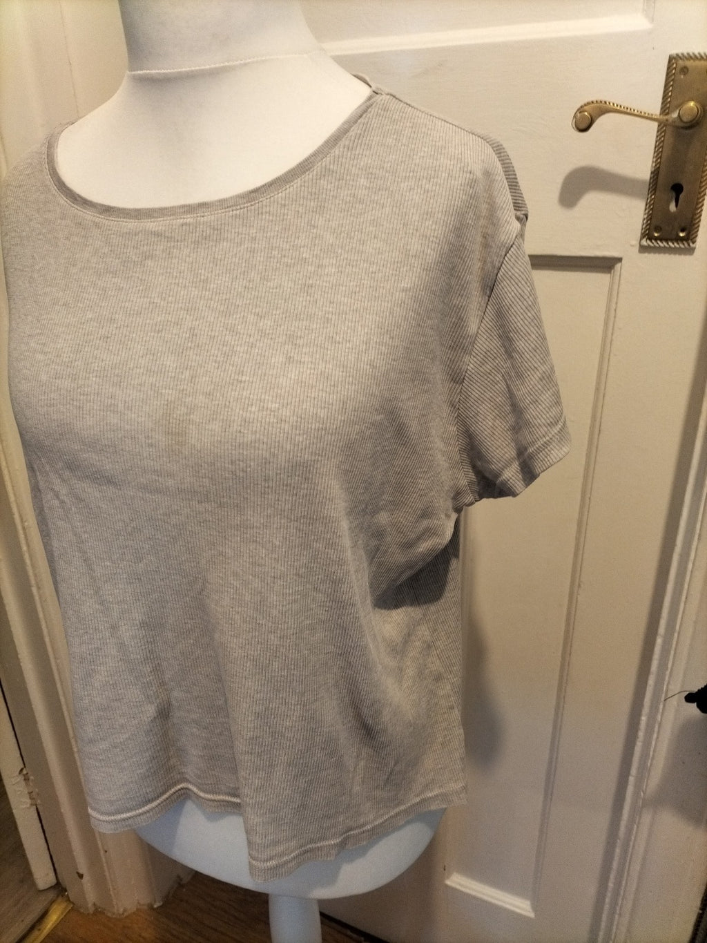 Ladies Papaya Size 20 Grey Ribbed Short Sleeved Tshirt(Very Faint Mark On Front)