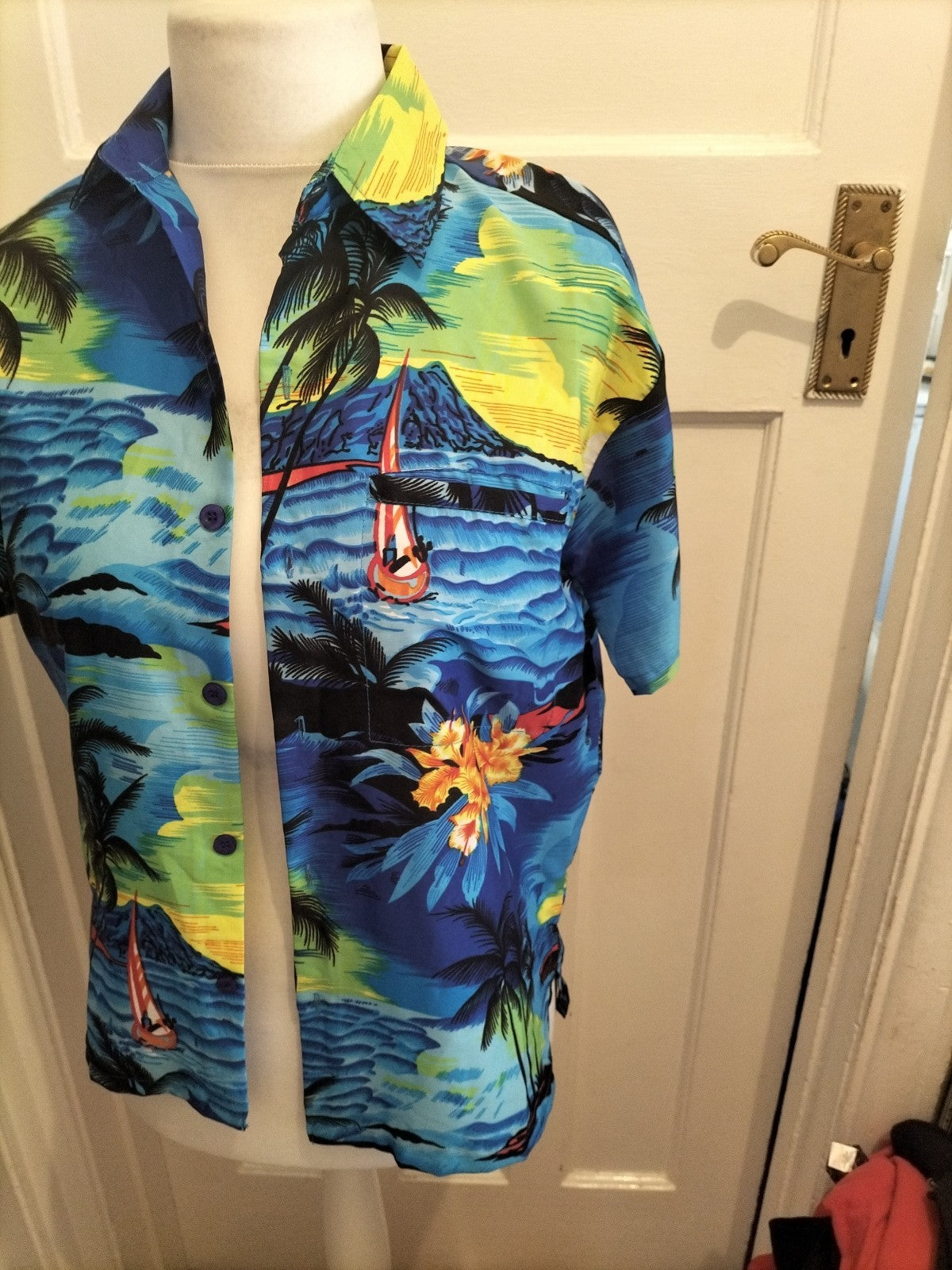 Mens MC.Clain Size Small Hawaii Style Shirt Short Sleeved