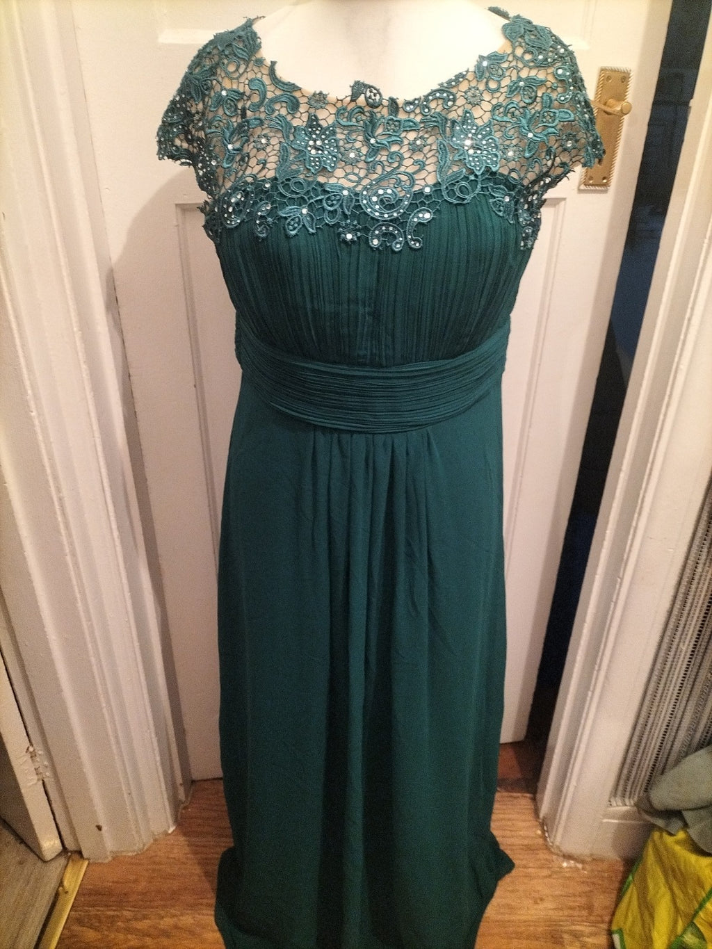 Ladies Forever Pretty Size 12 Green Sleeveless Long Length Dress