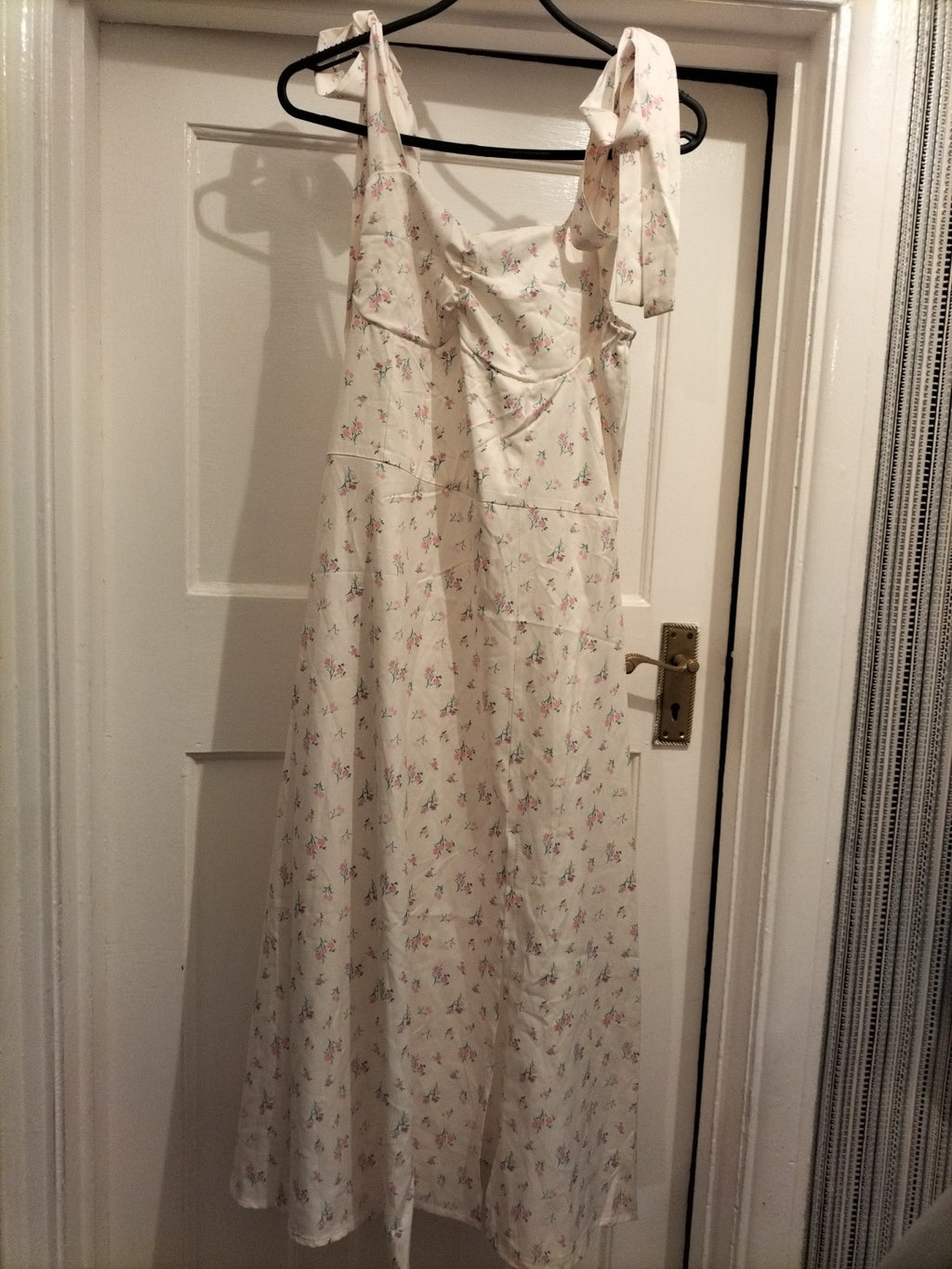 Ladies Size M/L Ivory Floral Self Tie Sleeveless Dress