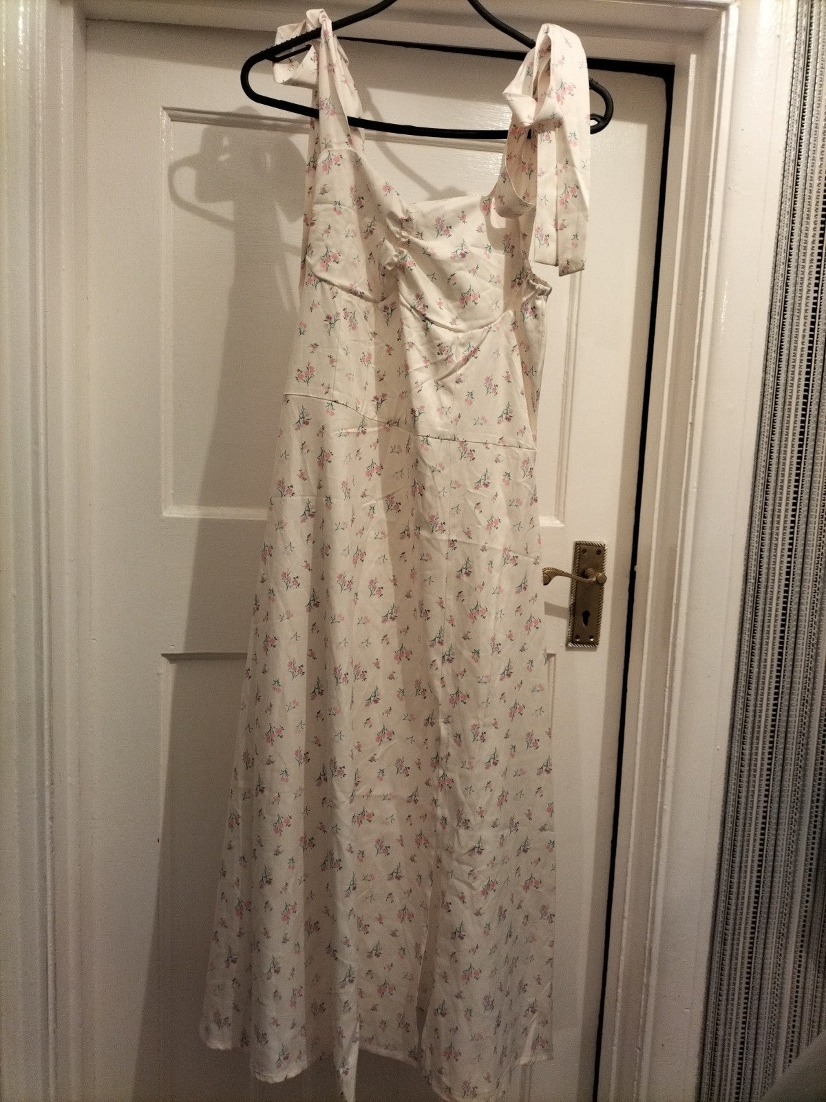 Ladies Size M/L Ivory Floral Self Tie Sleeveless Dress
