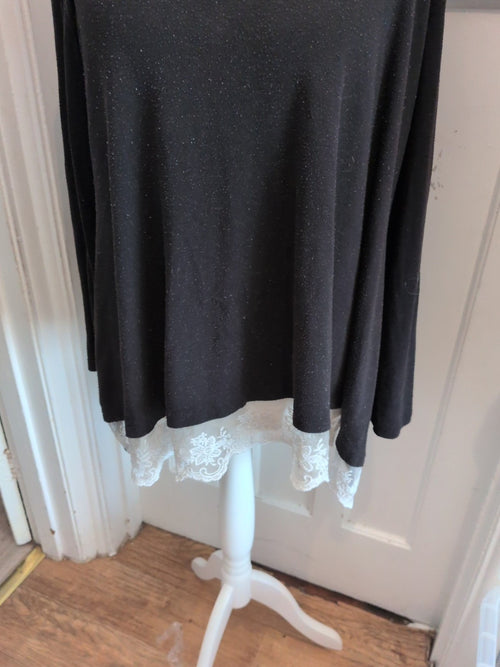 6 Black Bobbling White Trim Jumper Oversized