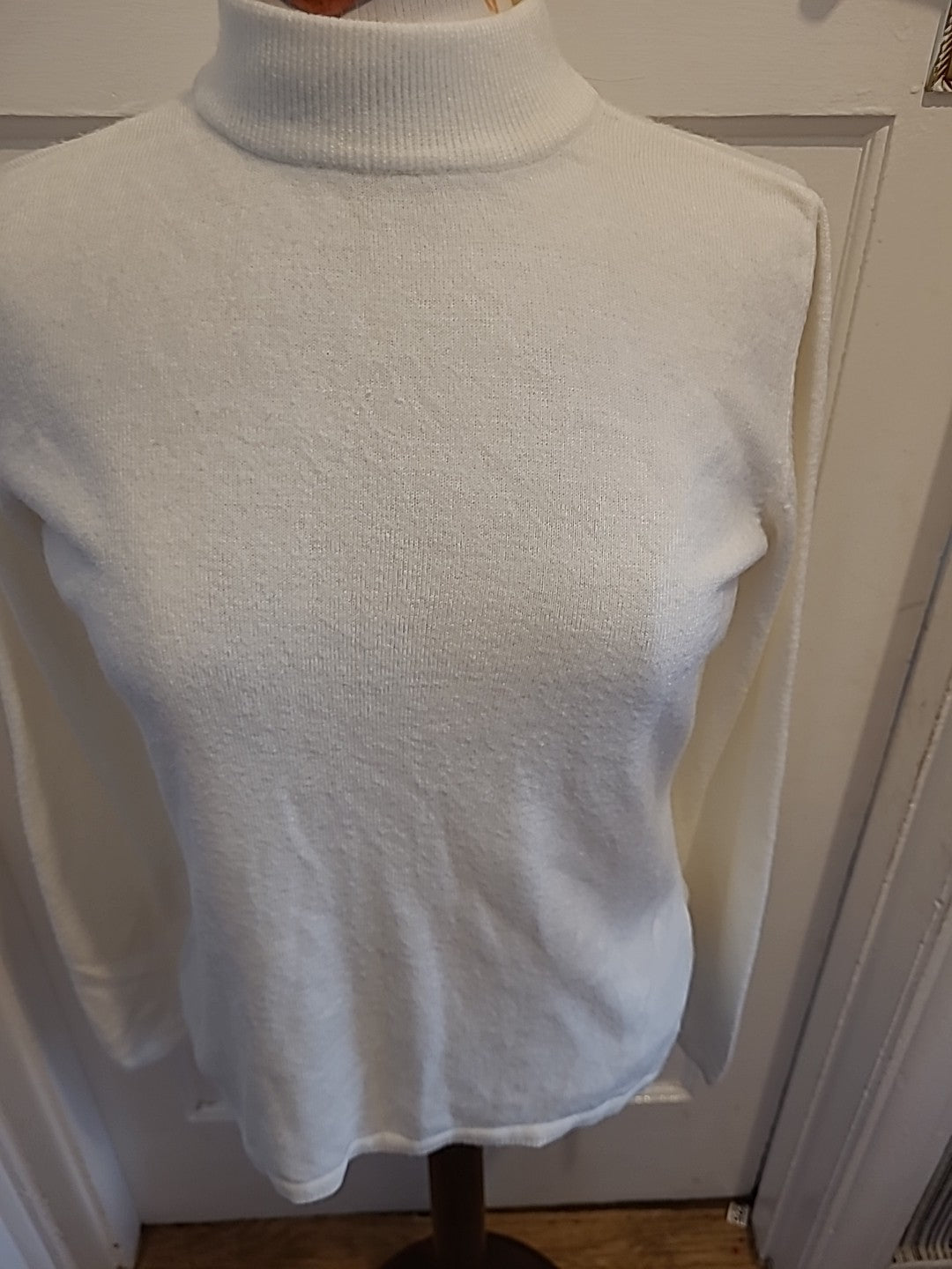 Ladies BM Collection Size Small Ivory Long Sleeved Pullover Jumper
