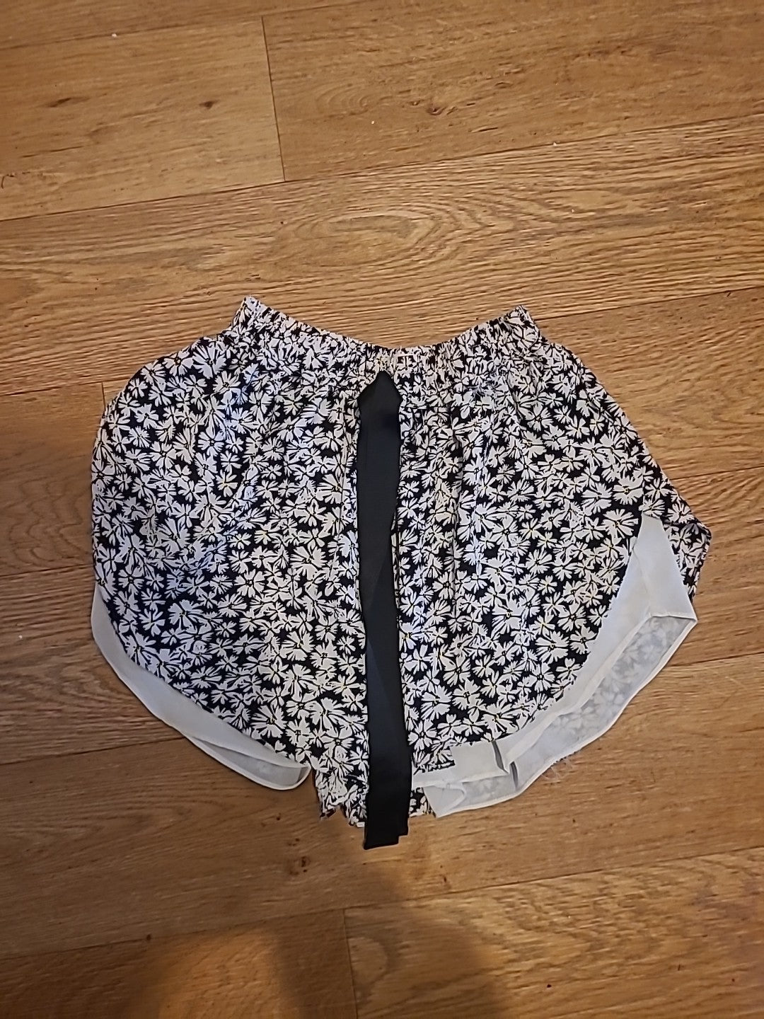 Ladies Millenium Size S/M Black And White Floral Elasticated Shorts