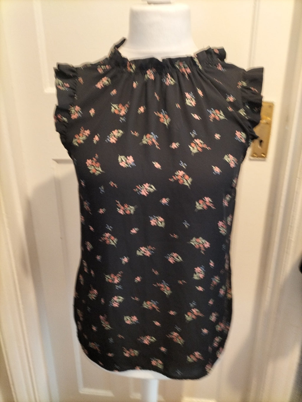 Ladies Portmans Size 12 Black Floral Sleeveless Blouse