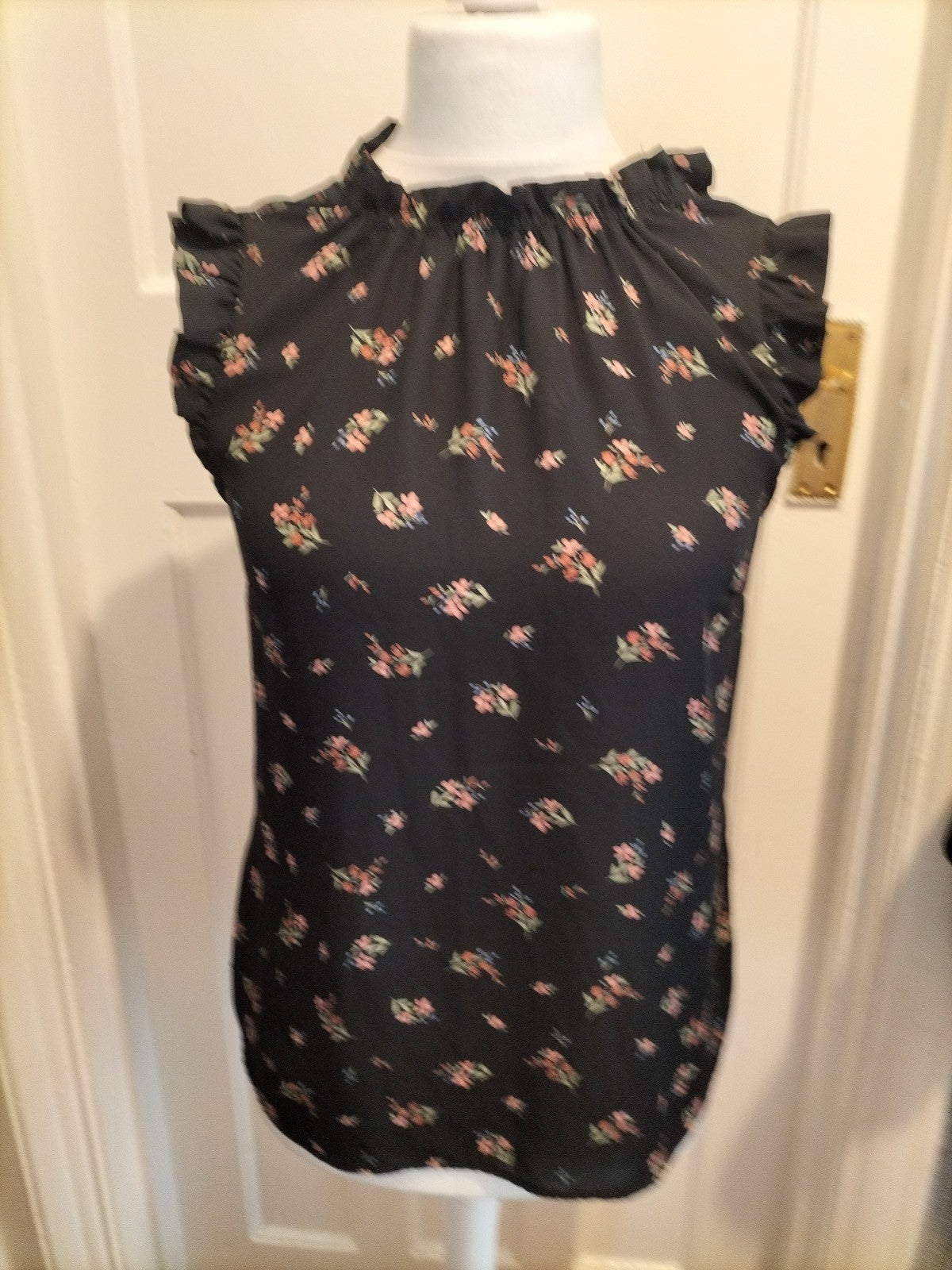 Ladies Portmans Size 12 Black Floral Sleeveless Blouse