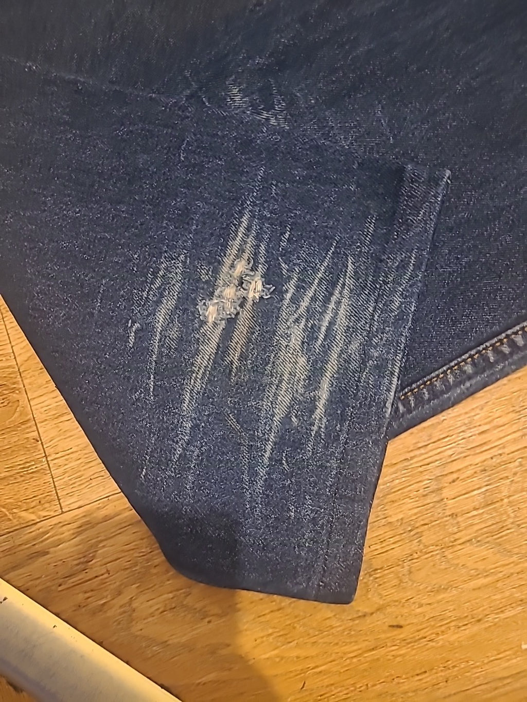 Mens Levi Strauss & Co Waist 40 Length 34  Blue Denim Jeans ( Patch Got A Cut...