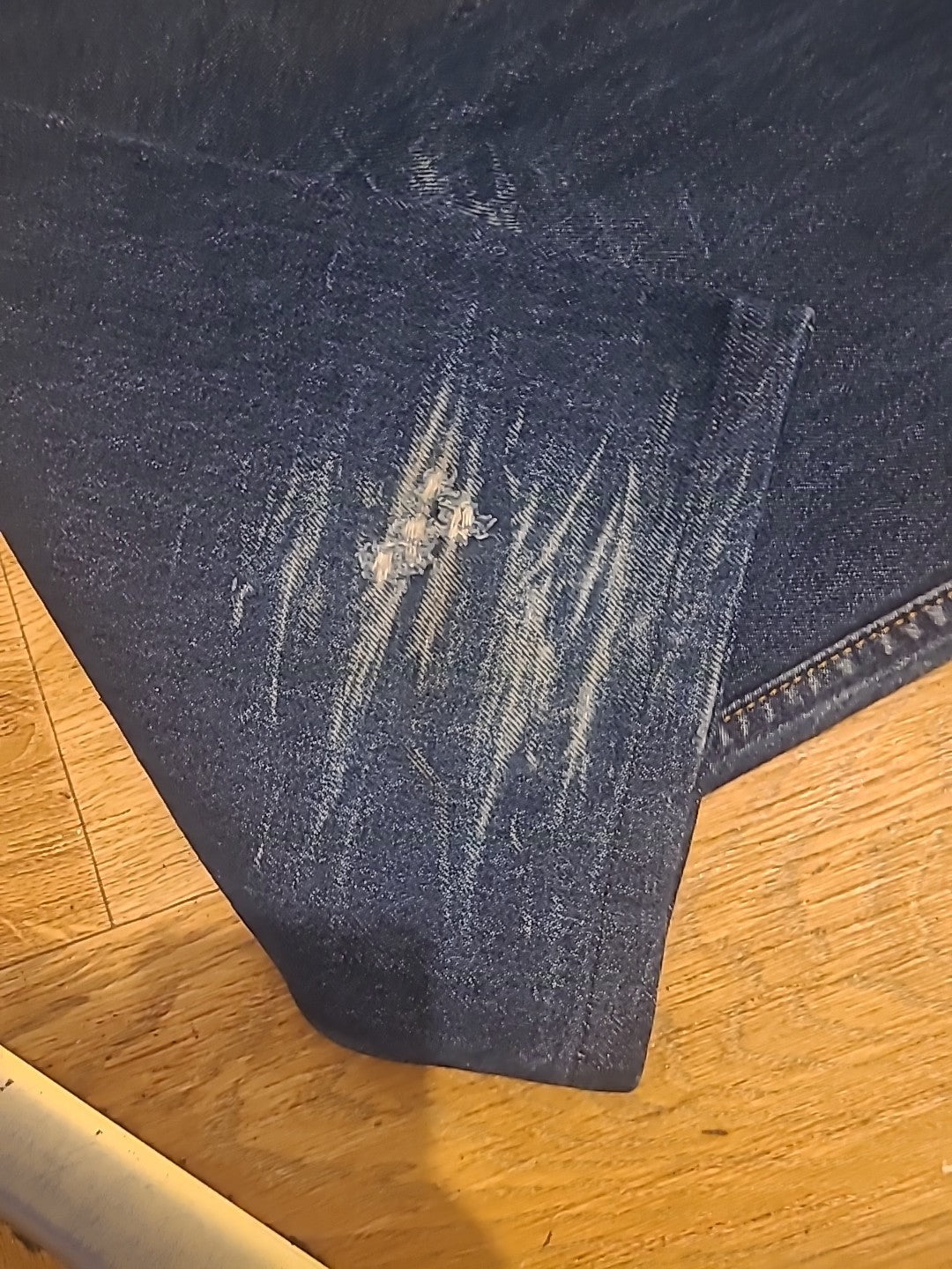 Mens Levi Strauss & Co Waist 40 Length 34  Blue Denim Jeans ( Patch Got A Cut...