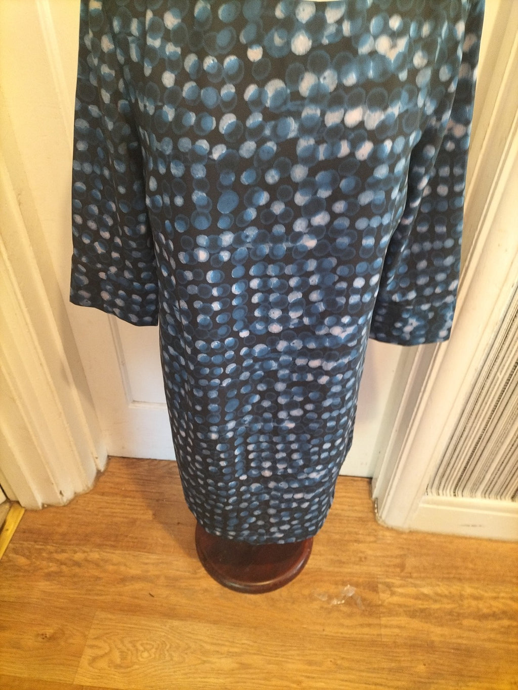 Ladies H+M Size Medium Blue Toned Circle Mid Sleeved Dress