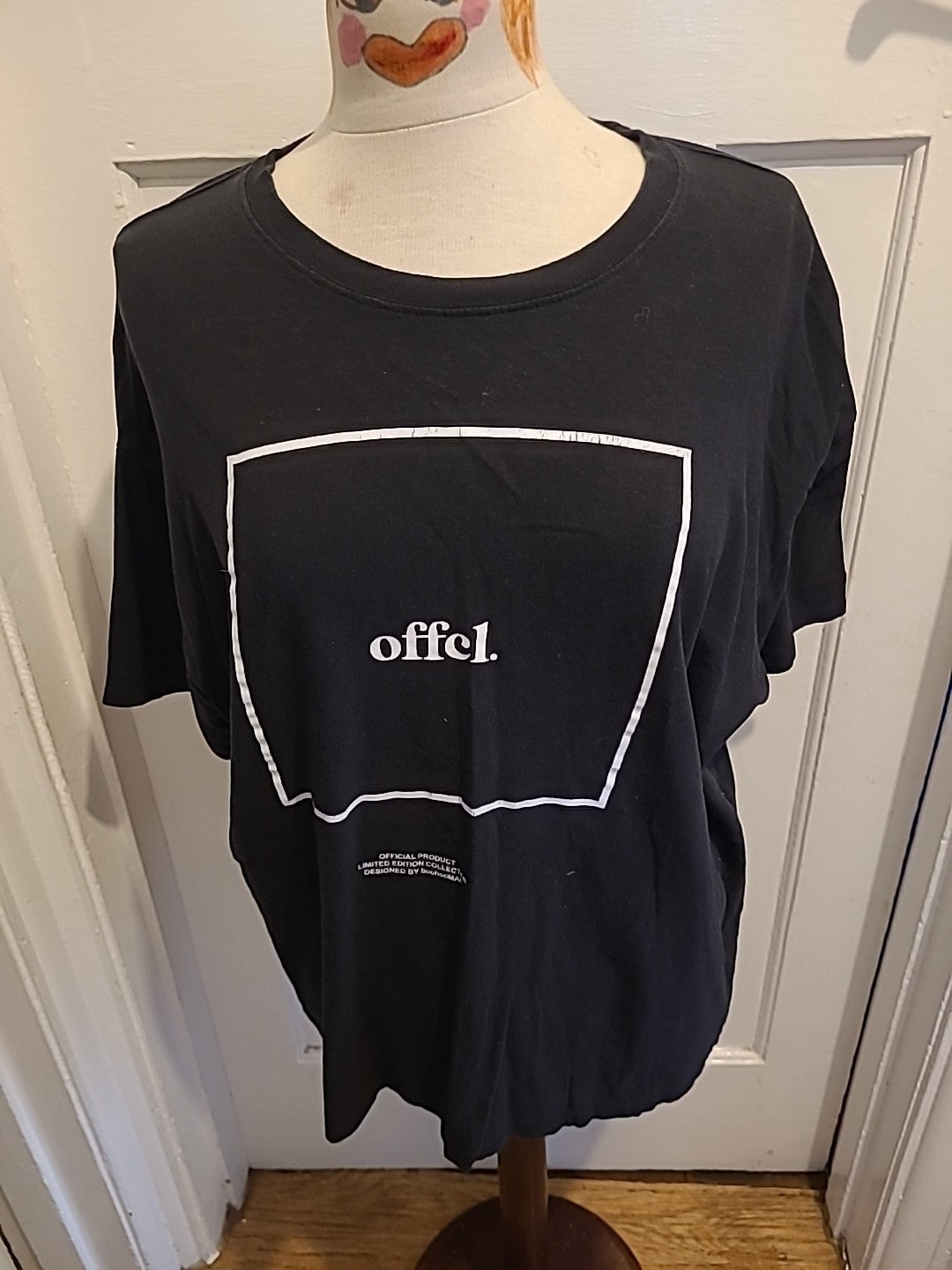 Mens Boohoo Size Medium Black "Offel" Print Tshirt