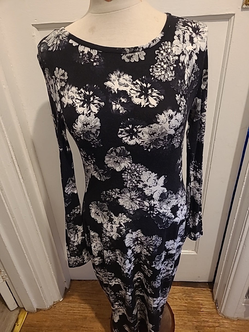 Ladies Papaya Weekend Size 12 Black/White Floral Long Sleeved Dress