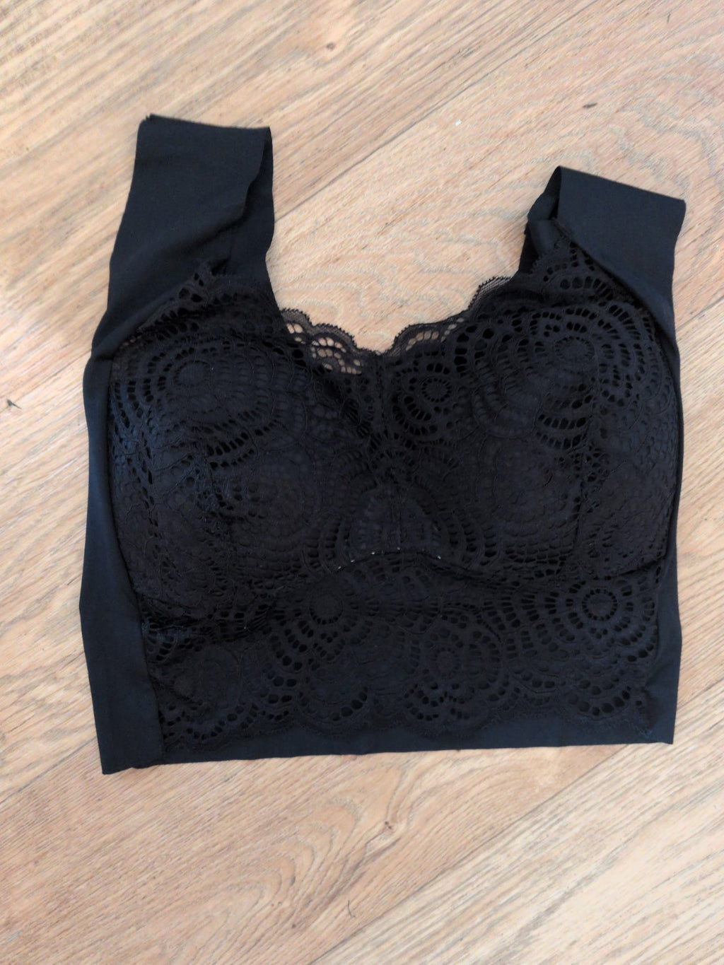 Medium Black Lace Padded Seamless Bra