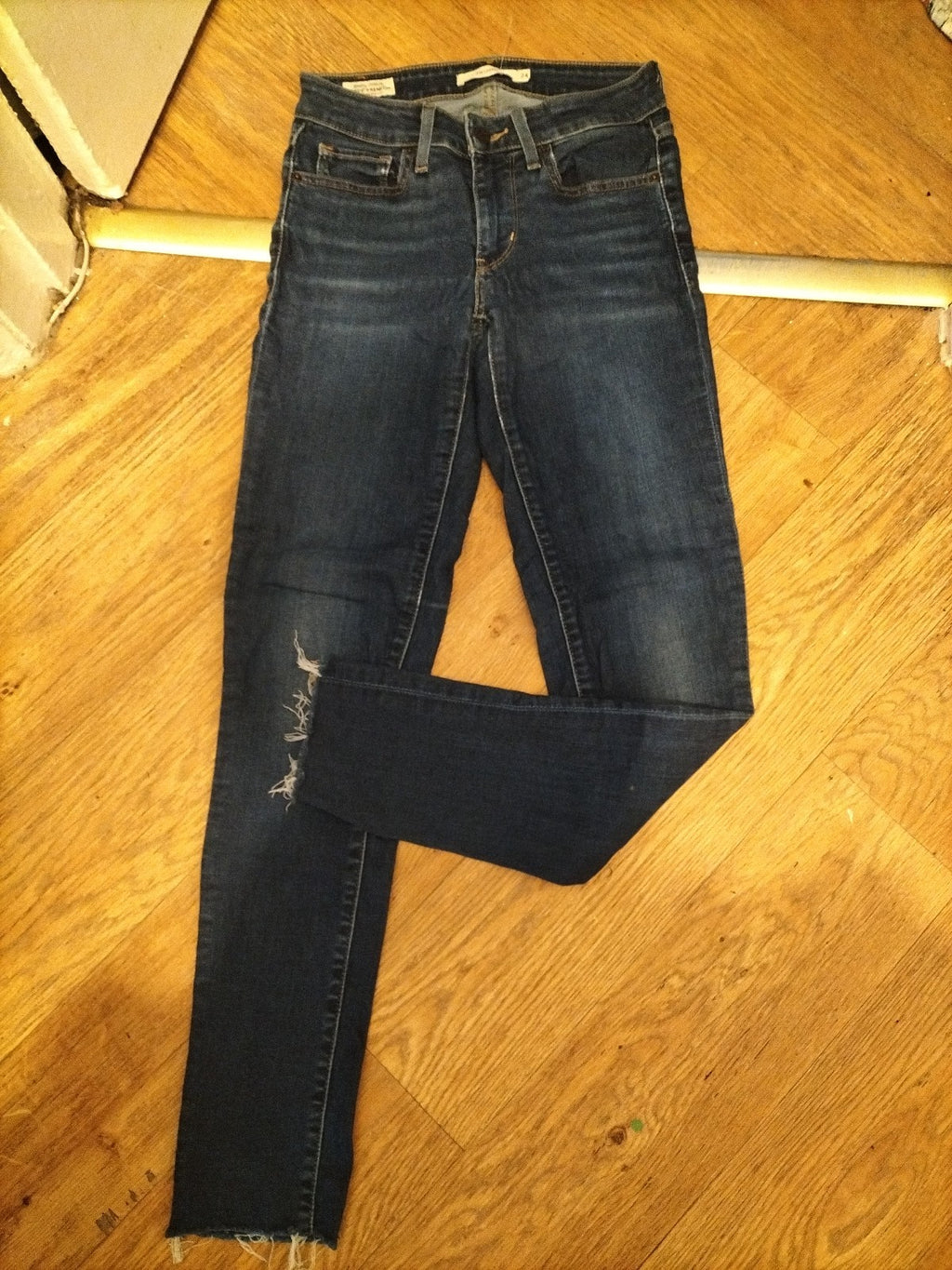 Ladies Levi Size 24" Skinny Jeans 711