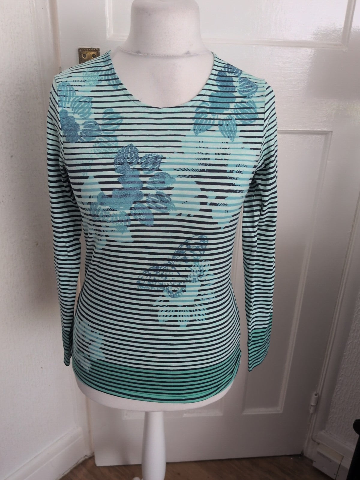 Olson 10 Aqua And Navy Stripe Floral Long Sleeve Blouse