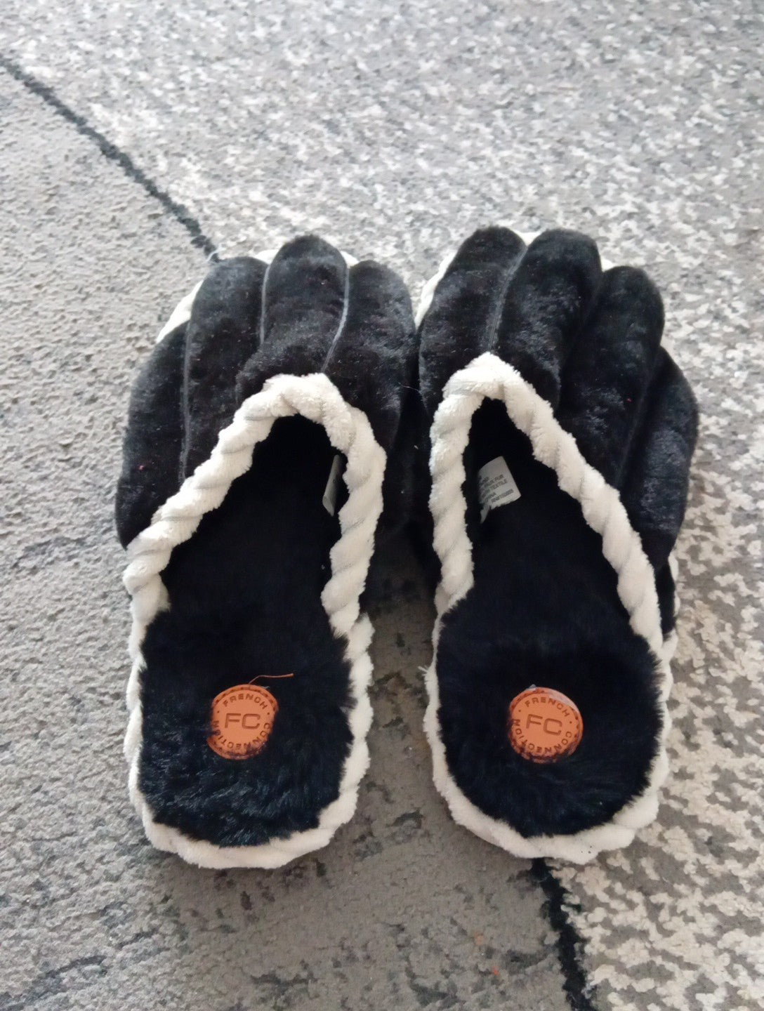 Mens Slippers French Connection Size Large Black/white Fluffy FREE DELIVERY