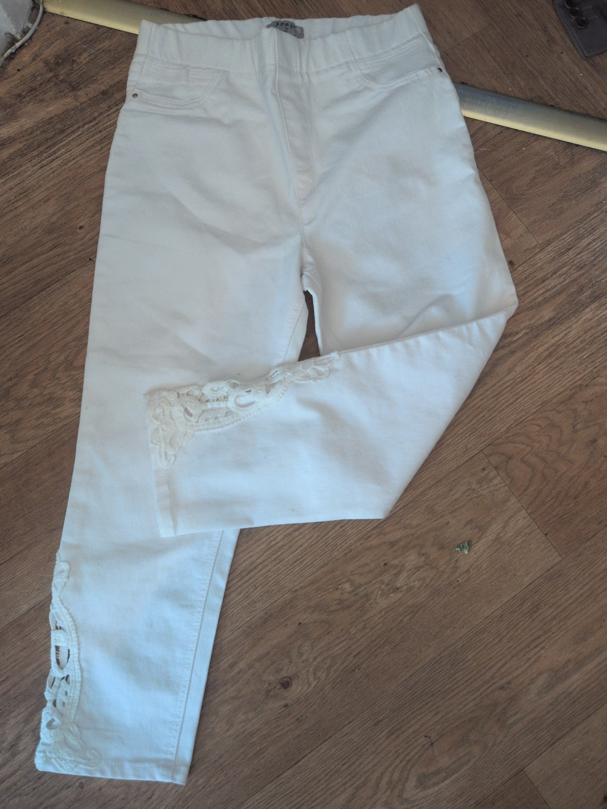 Soon 10 White Jegging With Detail On Hem