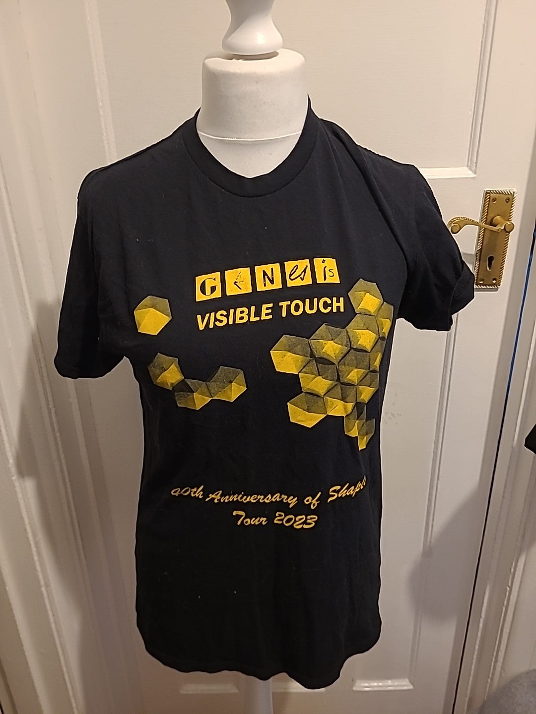 Ladies Gildan Size M Black And Yellow Short Sleeved Tshirt
