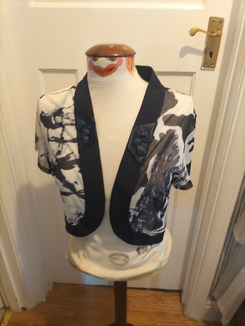 Ladies Gold Size 12 Navy And White Floral Short Sleeved Open Top