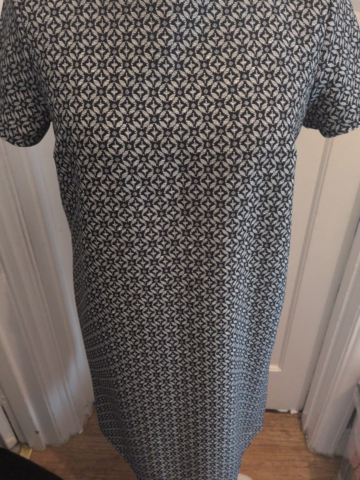 Tu 16 Black And White Spiral Pattern Short Sleeve Dress