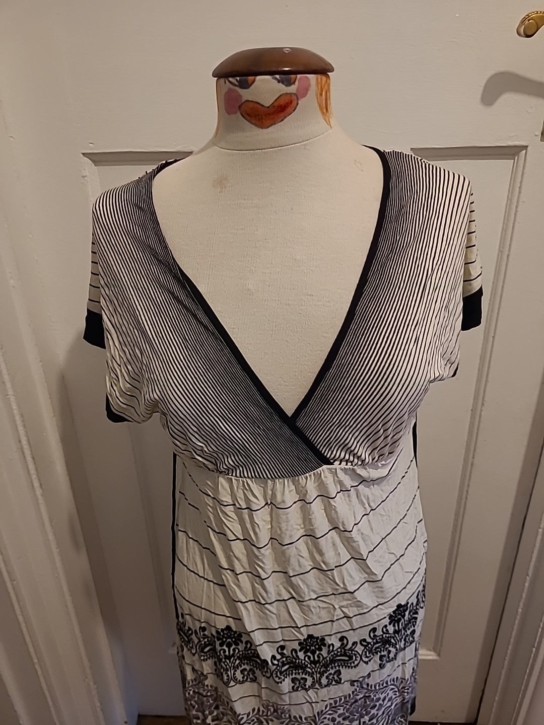 Ladies Oasis Size 14 Black/White Cap Sleeved Dress