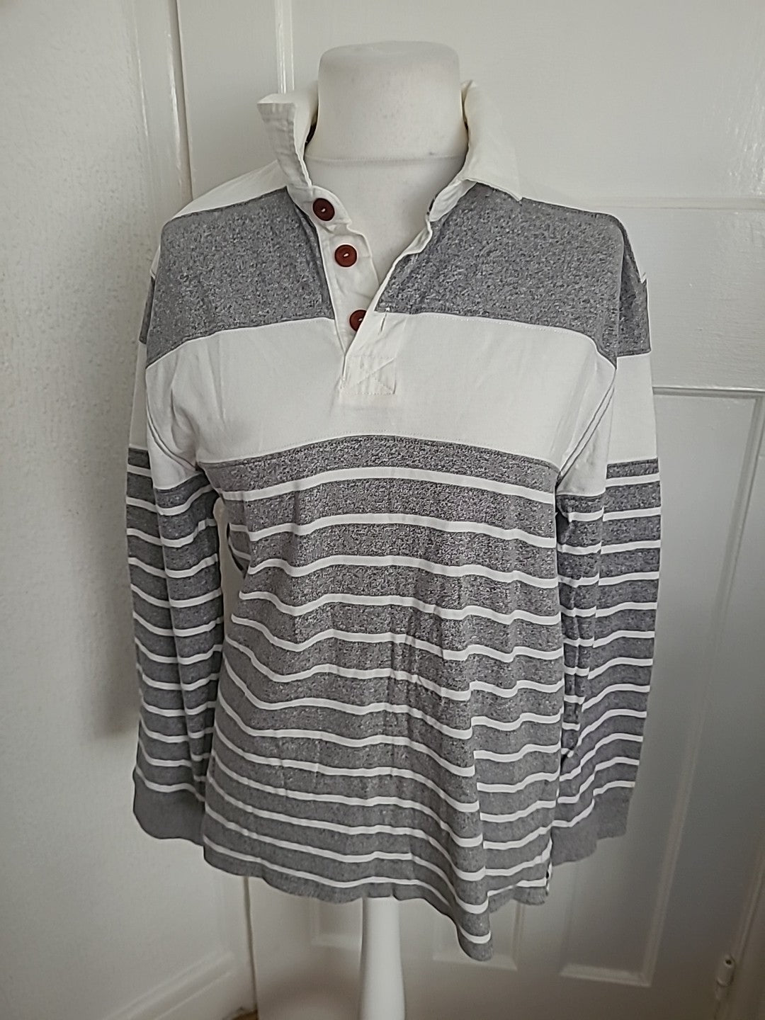 Mens Boston Crew Size M Grey And White Collared Polo/Jumper