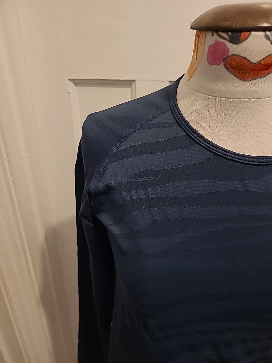 Ladies Tu Size Xl Activewear Long Sleeved Navy Blue Tshirt