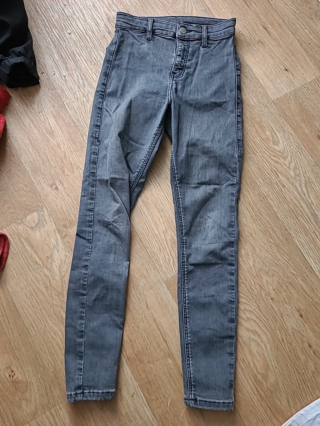 Ladies Topshop Size 26x28 Grey Skinny Jeans Small Rip In Side On Waist