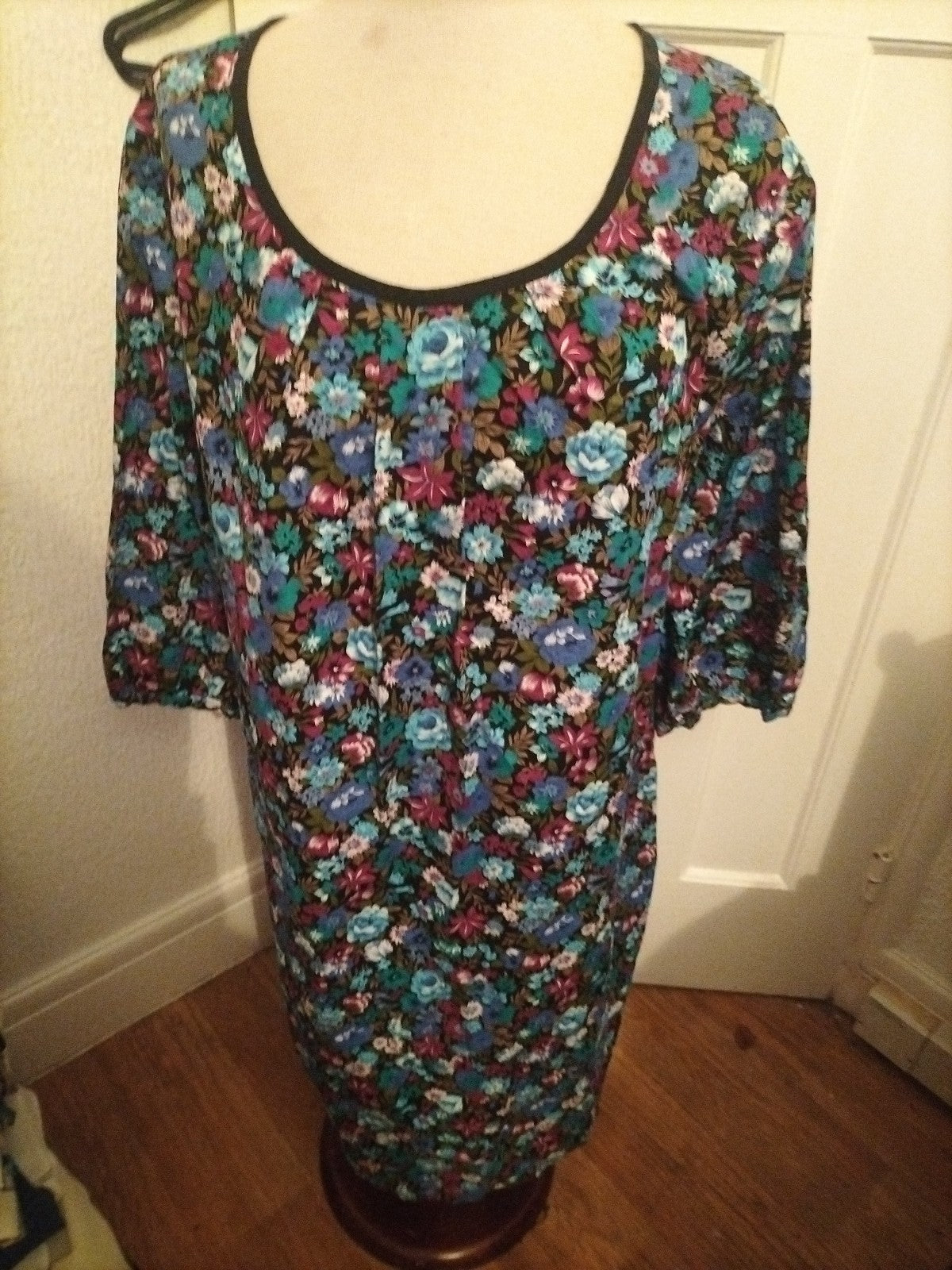 Ladies Vintage Size Large Multicoloured Floral Long Sleeved Dress