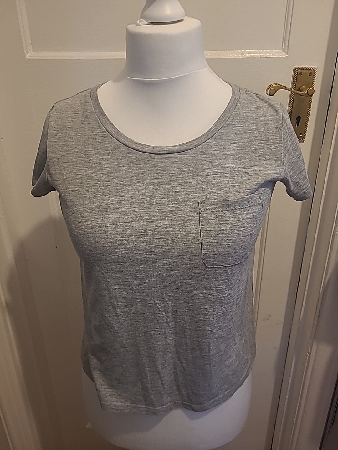 Ladies Divided Size XS Grey Short Sleeved Tshirt