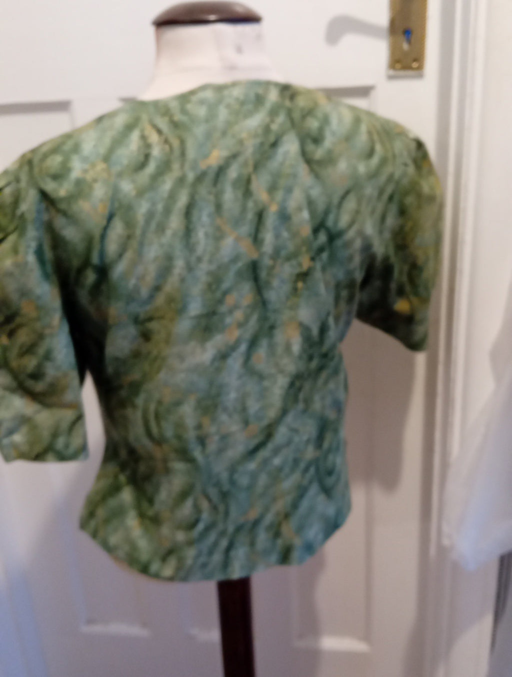 Ladies Size Medium Green Toned Short Sleeved Buttoned Blouse