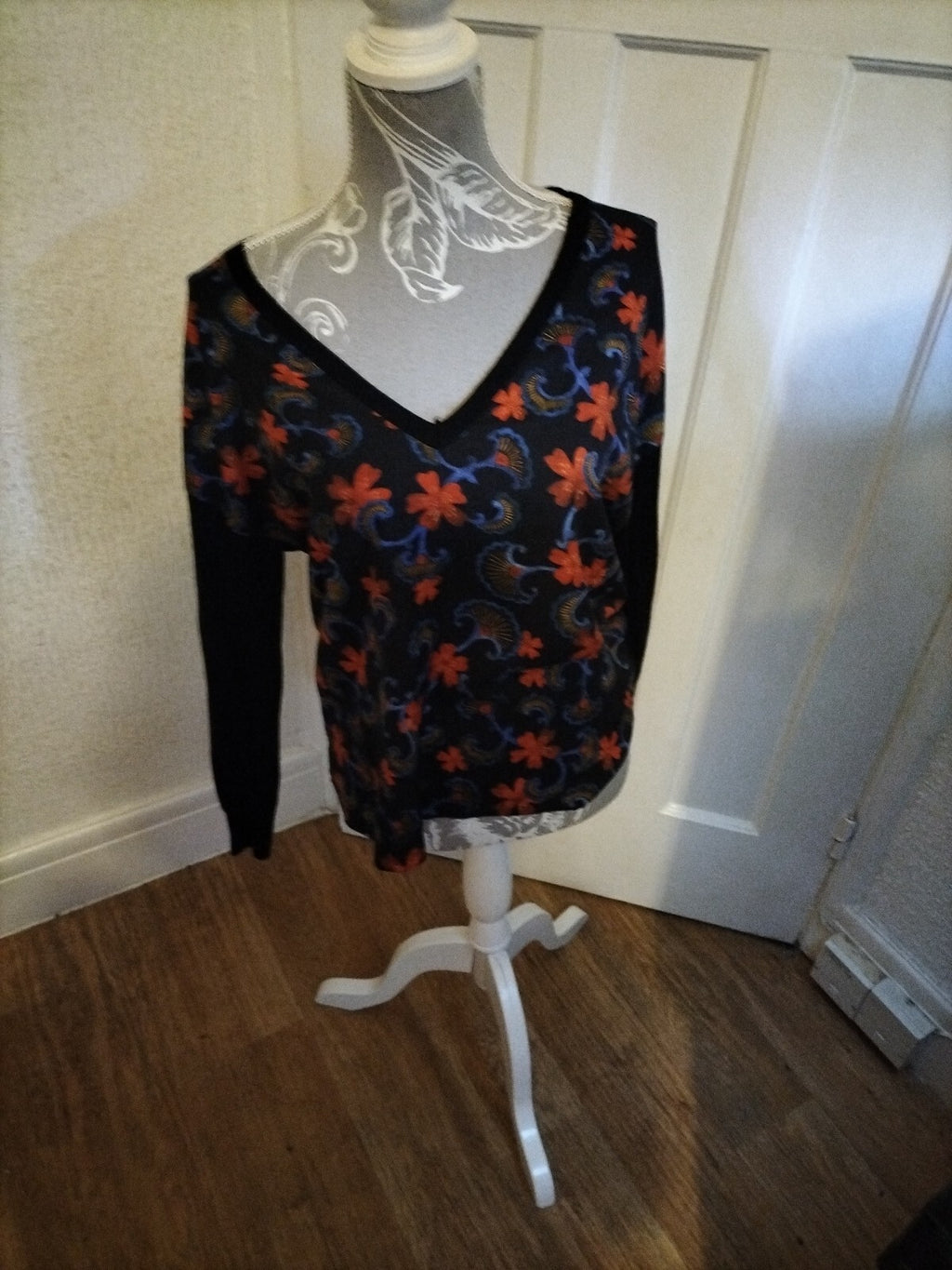 Ladies Zara Size Small Floral Long Sleeved Blouse