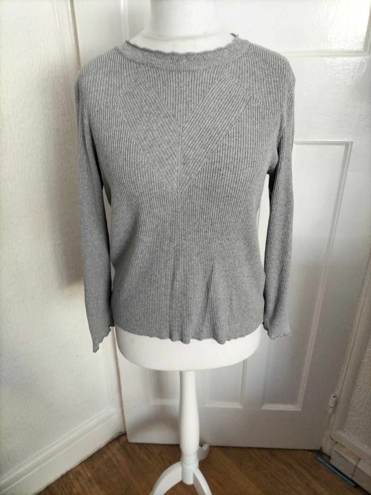 Ladies Dorothy Perkins Size 14 Grey Long Sleeved Ribbed Jumper