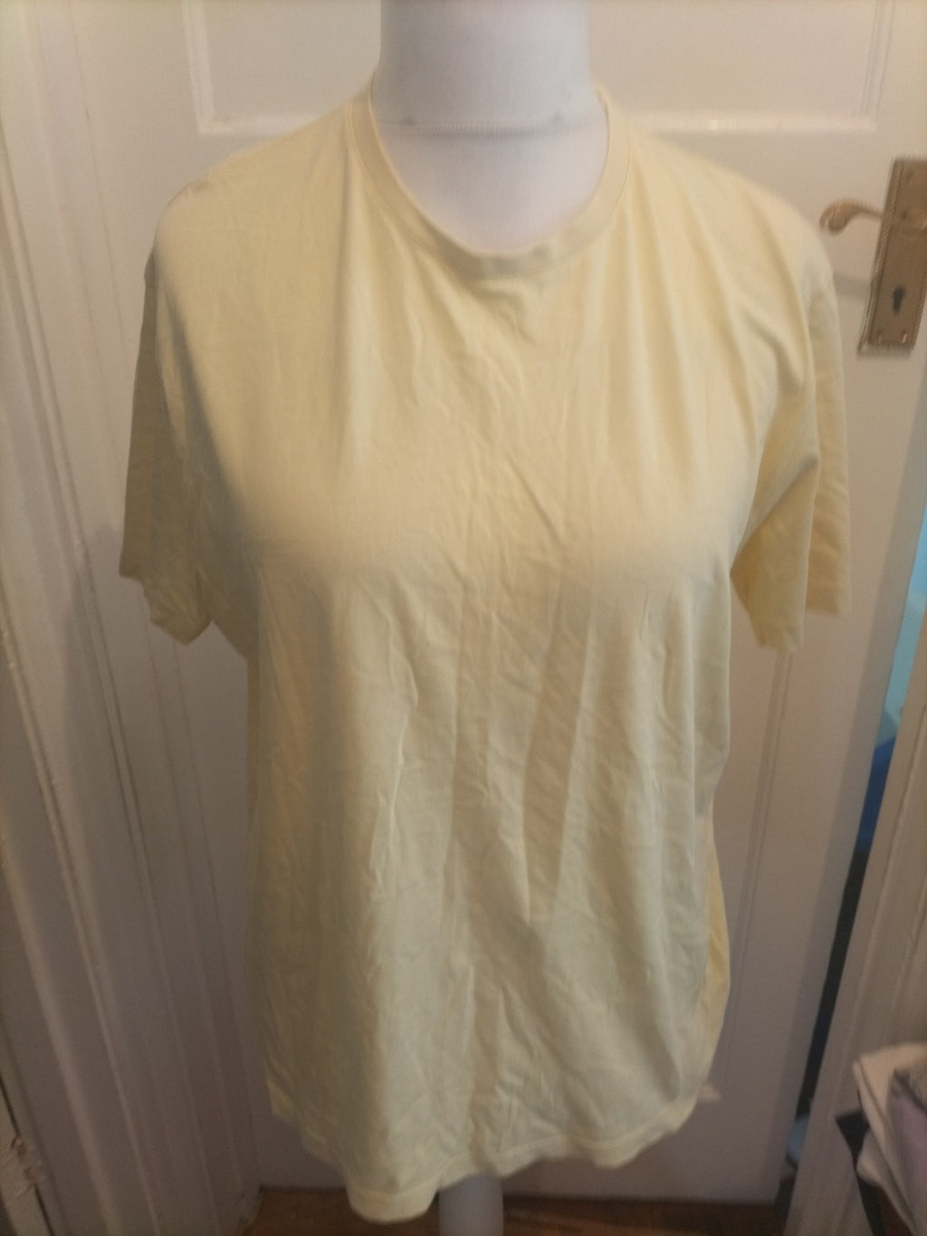 Tu Large Pale Yellow Short Sleeve T-shirt