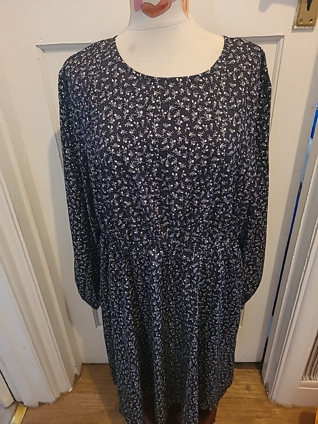 Ladies Shein Size 2XL Black/Cream Floral Elasticated Hem Long Sleeved Dress