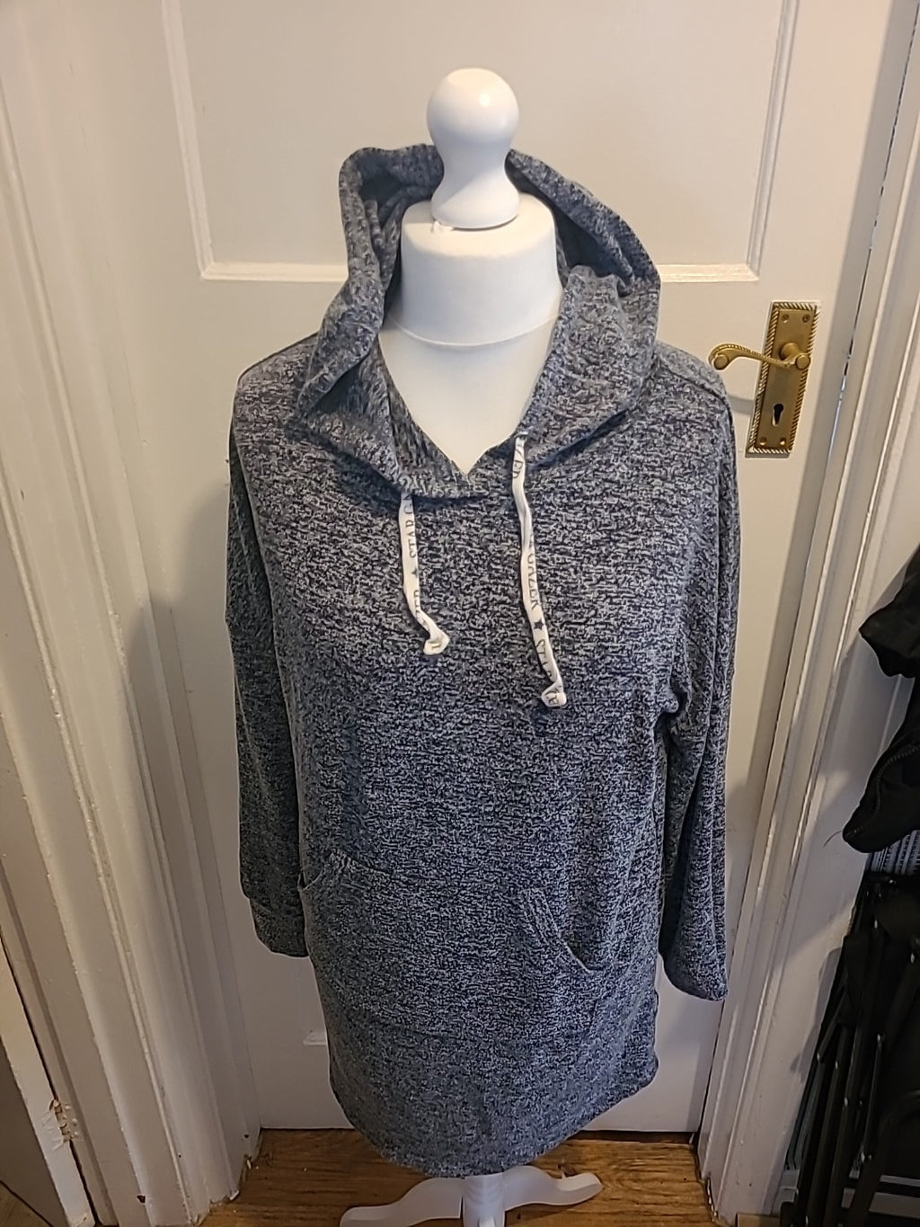 Ladies Love To Lounge Size 12/14 Grey Fleck Long Sleeve Jumper