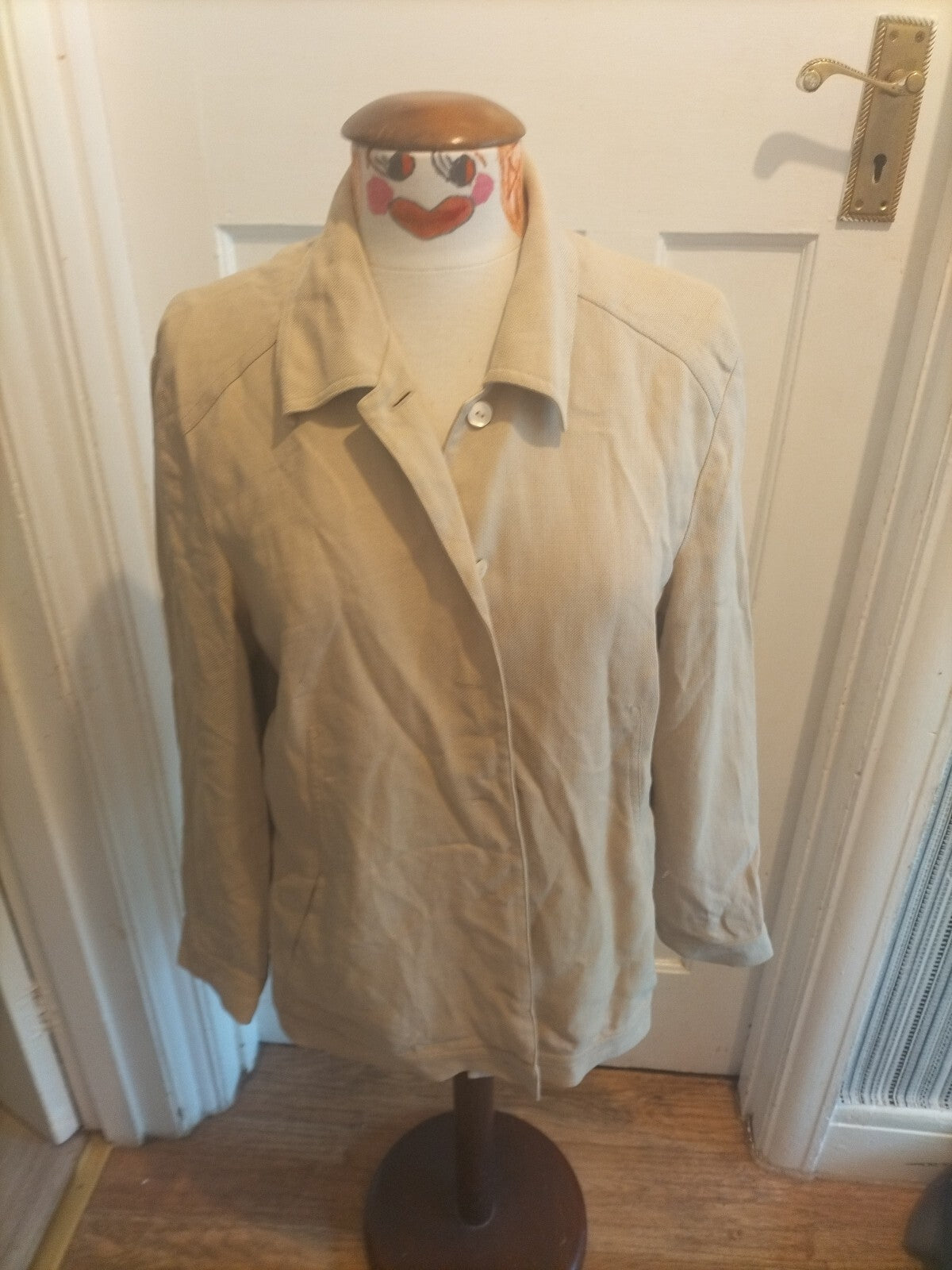 Ladies Windsmoor Size 10 Beige Lined Long Sleeved Jacket